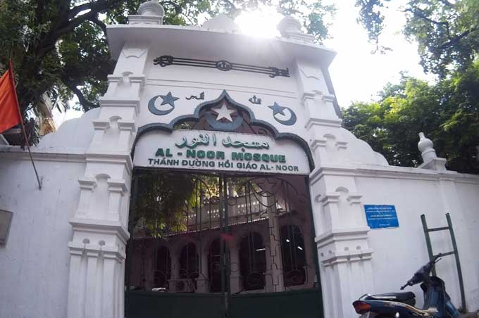 Al-Noor Masjid Mosque in Hanoi the door